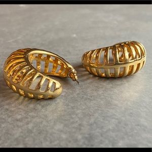 vintage gold tone hoop earrings